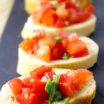 bruschette con tomate y albahaca