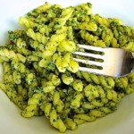pasta con pesto de rúcula y nueces