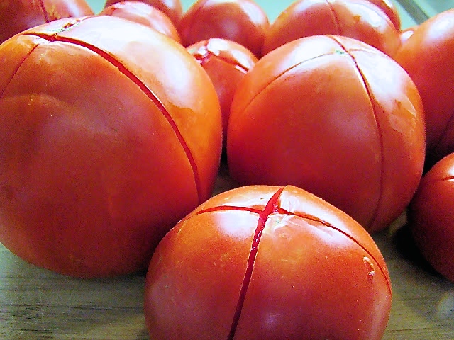 Cómo pelar tomates tomates, tomates cortados, tomates con piel, cómo pelar tomates