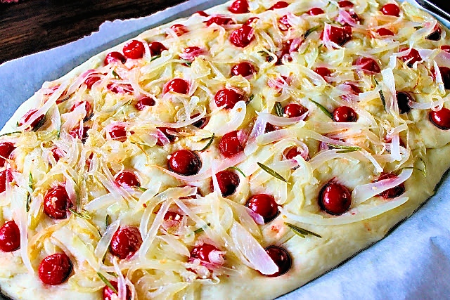 Focaccia de tomate, cebolla y romero - Enri Lemoine