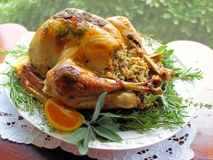 Pavo asado a las finas hierbas