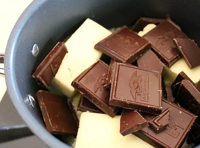 Brownies de menta - SAVOIR FAIRE by enrilemoine Brownies de menta - SAVOIR FAIRE by enrilemoine