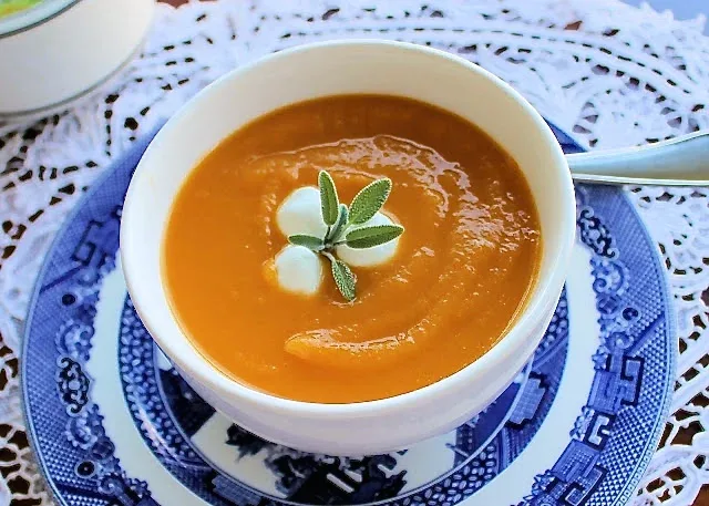 Crema de calabaza y batata con salvia - SAVOIR FAIRE by enrilemoine Crema de calabaza y batata con salvia - SAVOIR FAIRE by enrilemoine