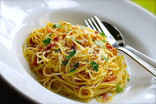 Capellini con aceite de oliva, ajo y anchoa - Enri Lemoine