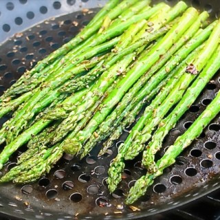 Grilled asparagus with truffle oil - SAVOIR FAIRE by enrilemoine