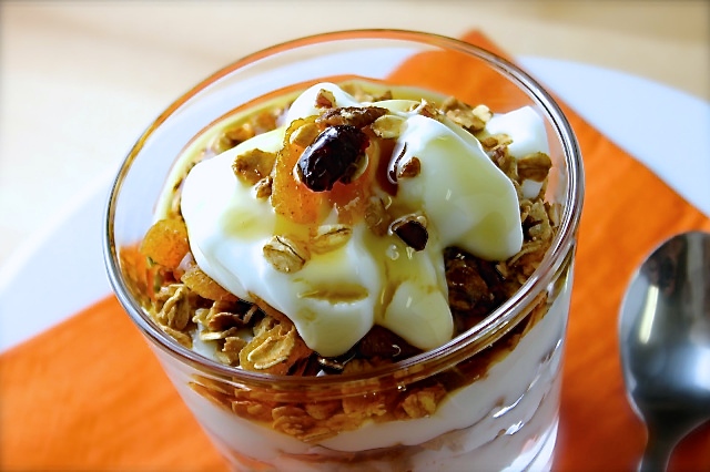 Regreso a clases - SAVOIR FAIRE by enrilemoine granola con yogurt, desayuno, regreso a clases