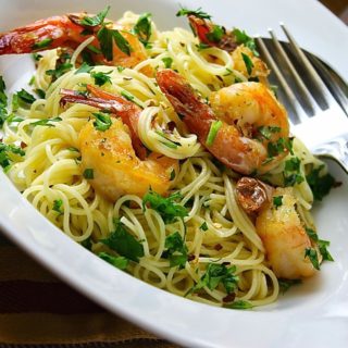 Pasta salteada con langostinos al ajillo - SAVOIR FAIRE by enrilemoine