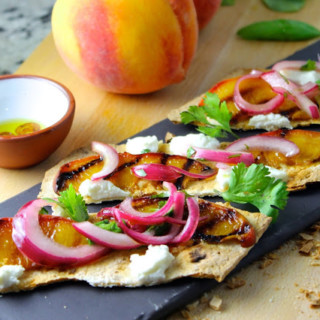 Melocotones al grill sobre flatbread - SAVOIR FAIRE by enrilemoine