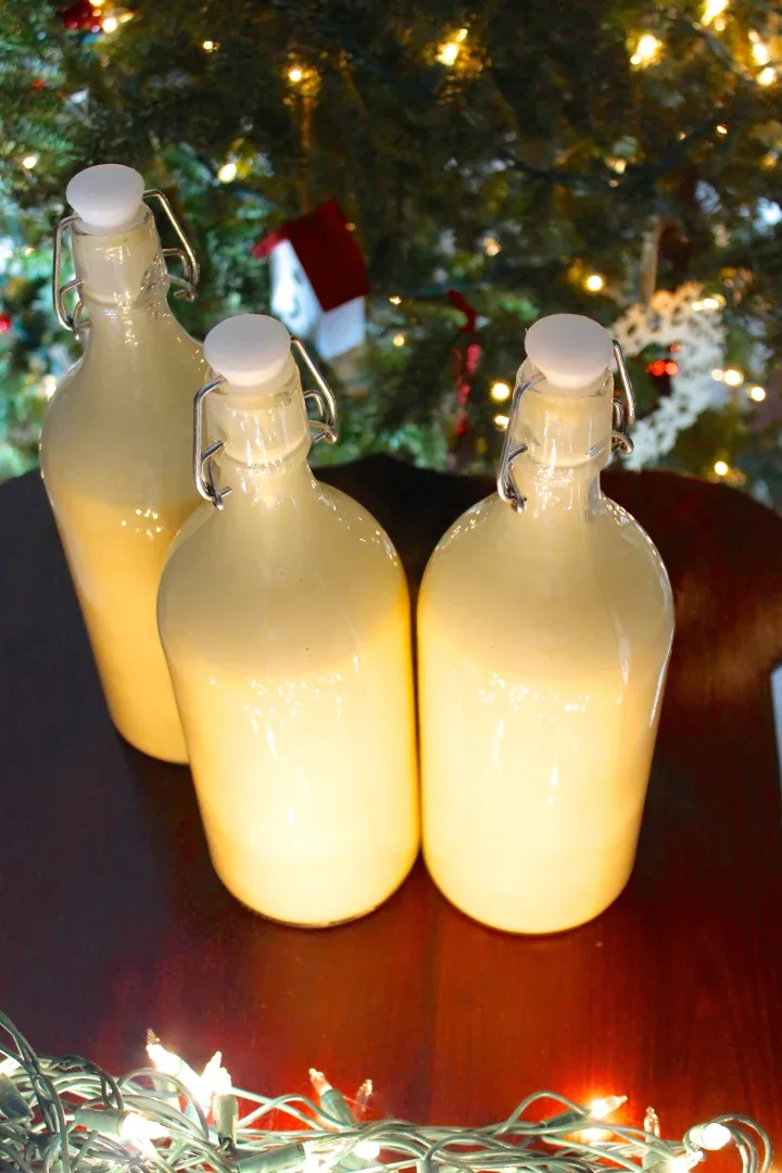 Cómo hacer ponche crema bien espeso - SAVOIR FAIRE by enrilemoine three bottles of homemade Venezuelan ponche crema