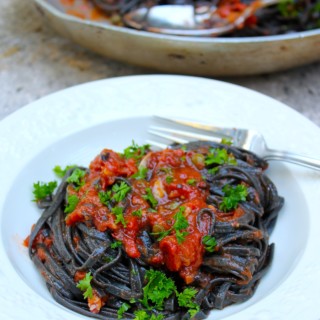 Black Linguini alla puttanesca - SAVOIR FAIRE by enrilemoine