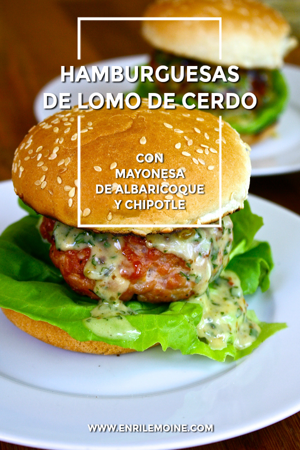 Estas hamburguesas de lomo de cerdo a la parrilla son las más jugosas y sabrosas, y están servidas con una mayonesa de albaricoque y chipotle. Haz clic para ver la receta paso a paso. #Ad #PorkEsSabor