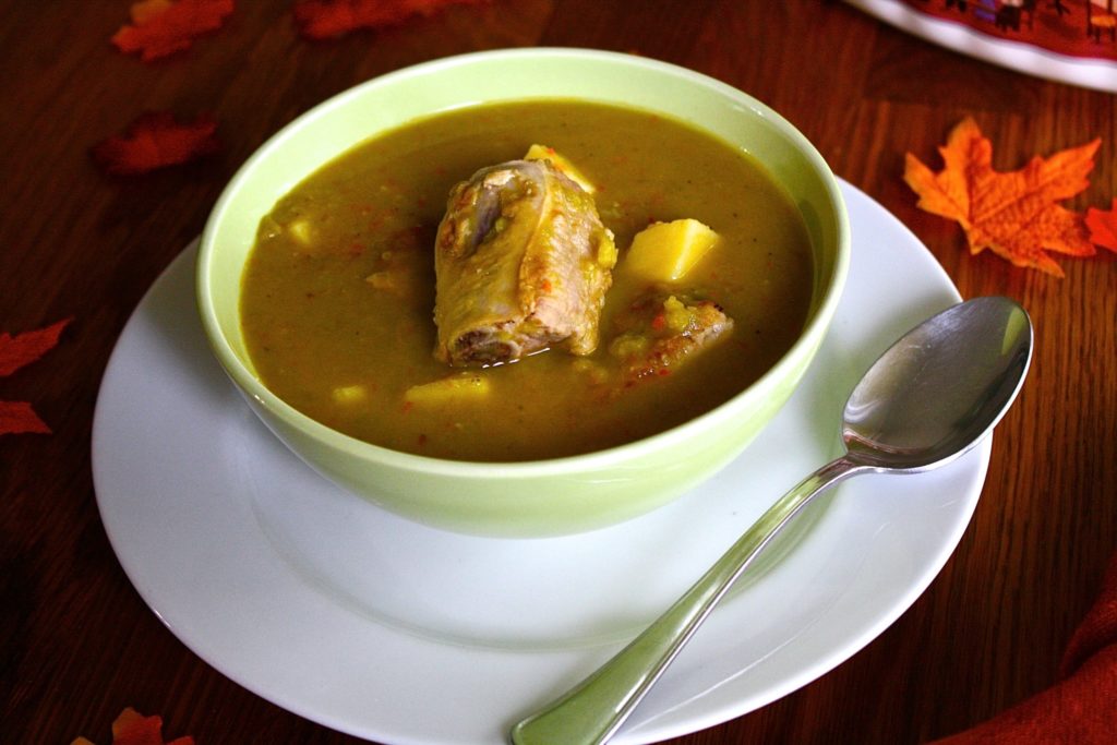 Sopa de arvejas con costillitas de cerdo - SAVOIR FAIRE by enrilemoine