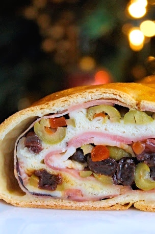 Este es la receta del tradicional pan de jamón venezolano que se come con ocasión de la Navidad, pero que ya desde finales de octubre comienza a hornearse. Haz clic para ver la receta paso a paso. #enrilemoine #pandejamón #recetadenavidad #recetavenezolana