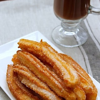 Churros with hot chocolate - by enrilemoine