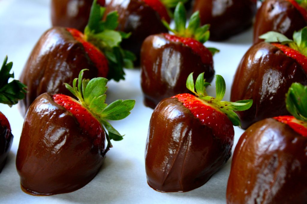 Chocolate covered strawberries #byenrilemoine