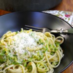 linguini con calabacín y anchoas