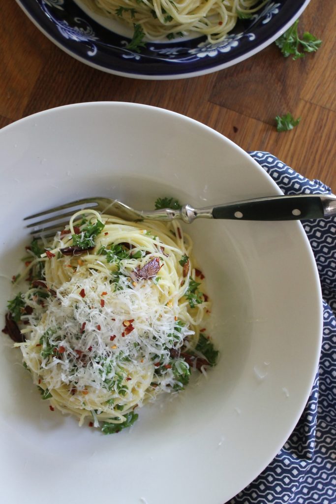 Pasta with garlic and olive oil by enrilemoine