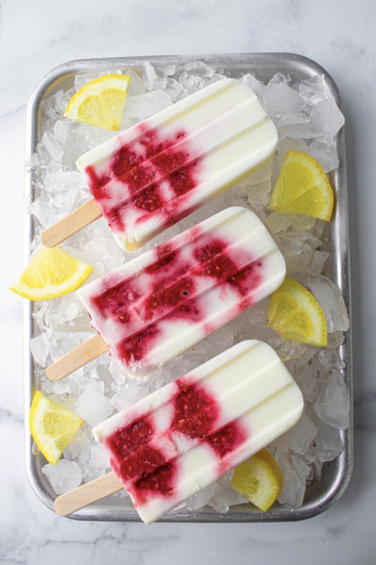 Helados de yogurt con frambuesa y limón