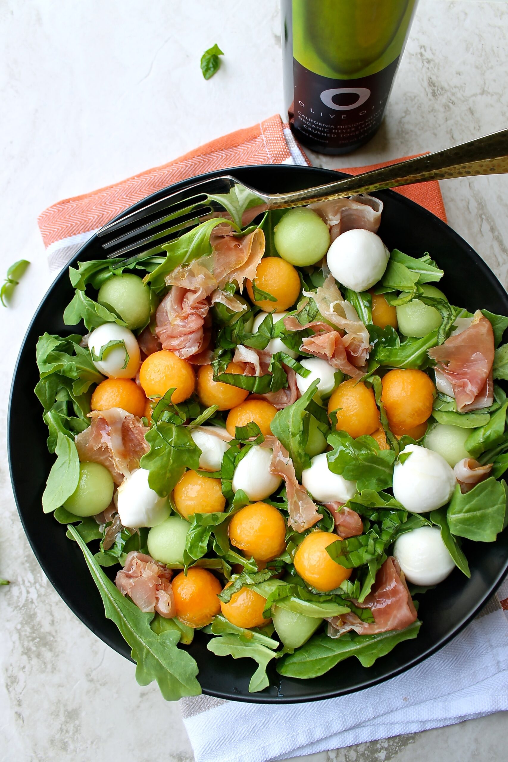 Antipasto de melón, prosciutto y mozzarella