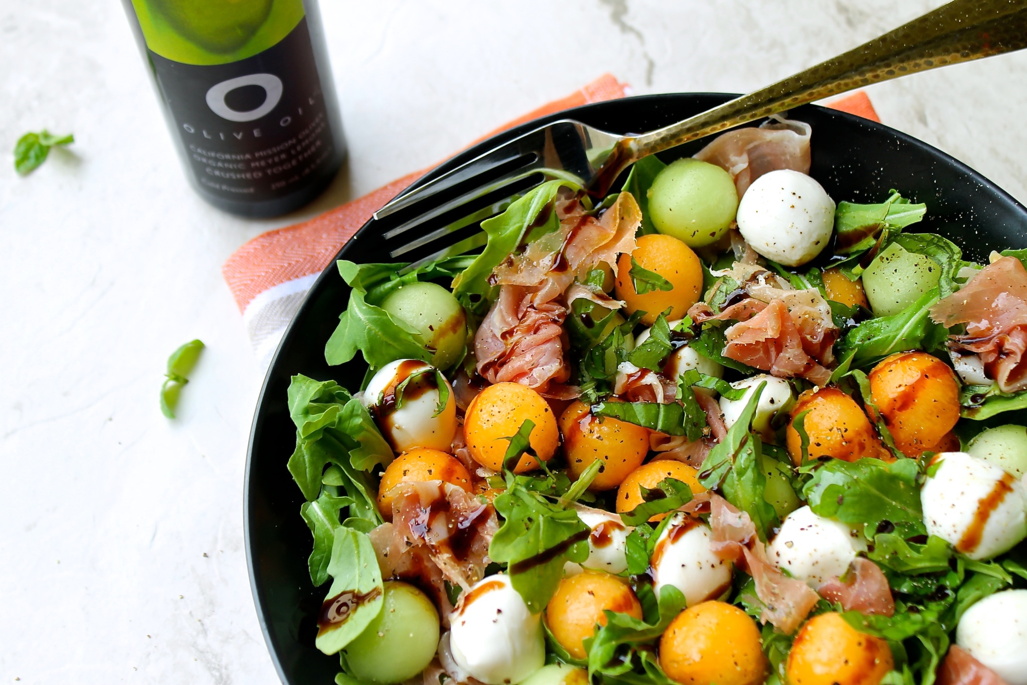 Ensalada de prosciutto y mozzarella
