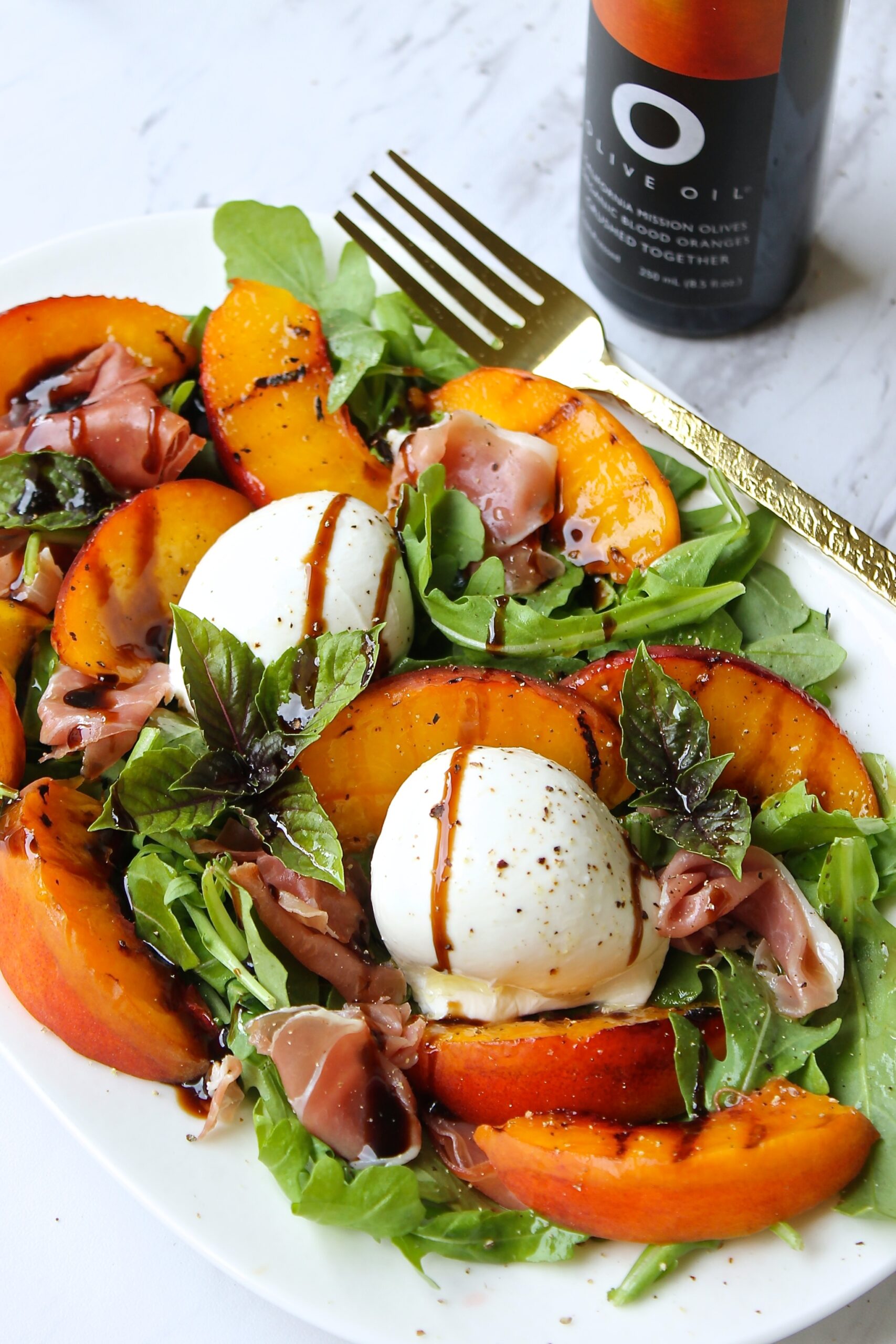 melocotones asados con burrata y prosciutto