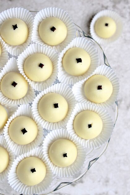 papitas de leche,Venezuelan papitas de leche,Venezuelan milk truffles,Venezuelan papitas de leche recipe,how to make papitas de leche