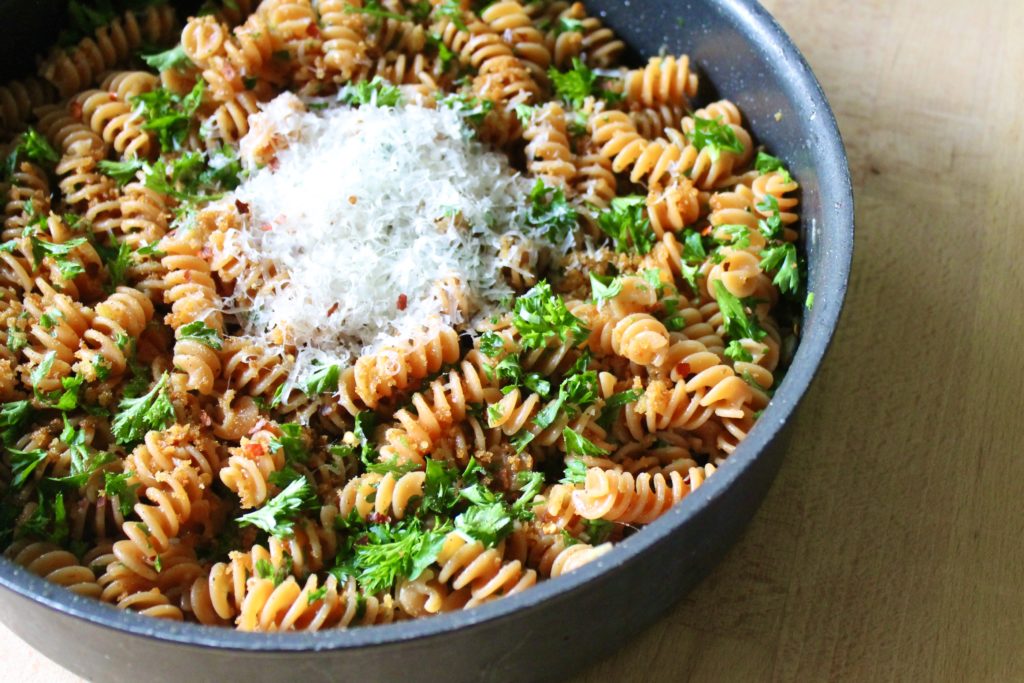 Pasta sin gluten con anchoas y alcaparras by enrilemoine