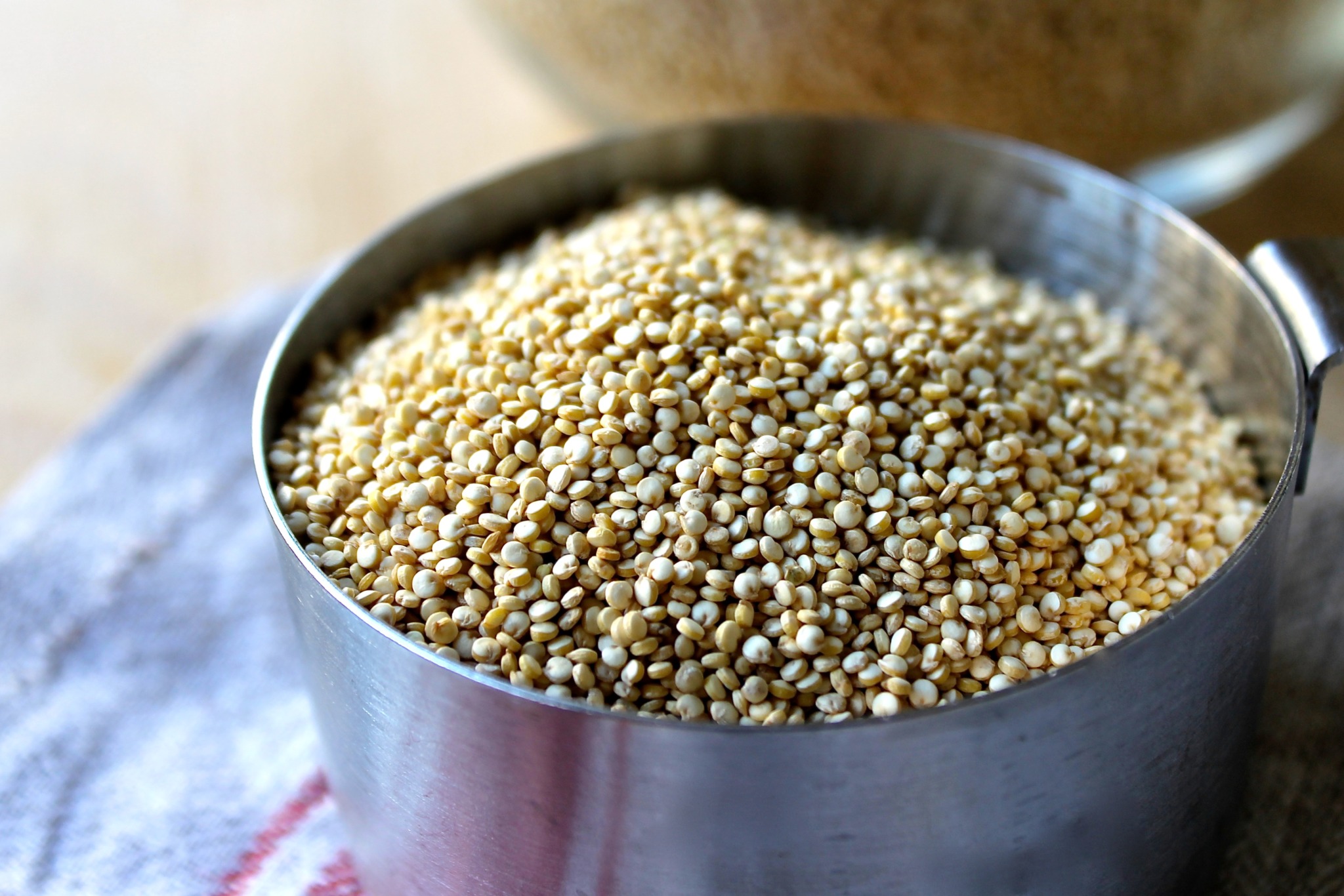 raw quinoa by enrilemoine