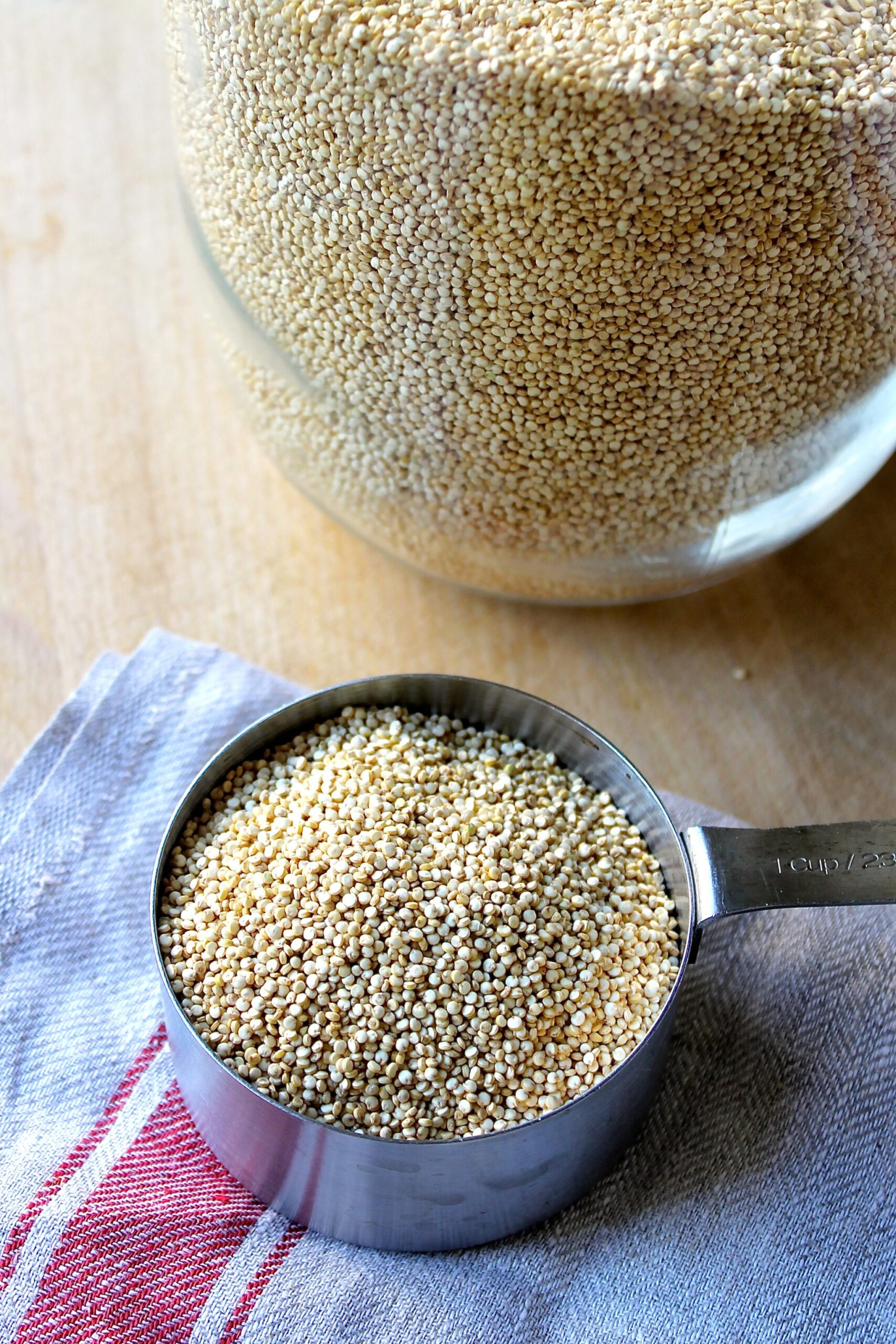 raw quinoa by enrilemoine