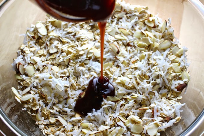 Almond Coconut Granola + VIDEO - EnriLemoine