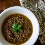 sopa de lentejas con cilantro