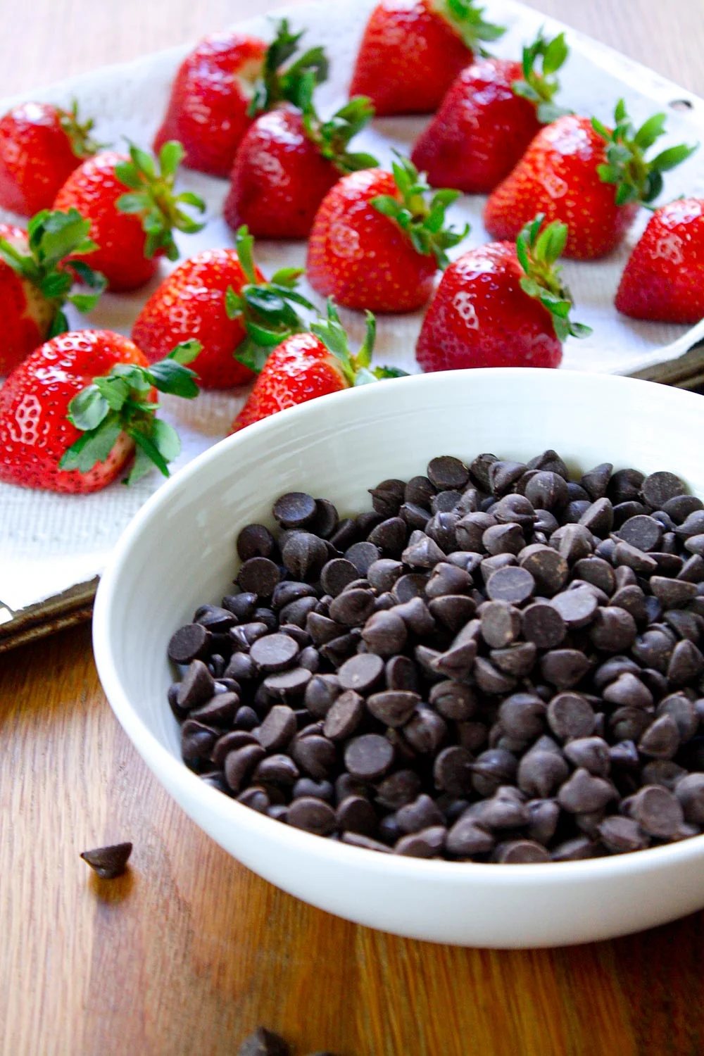 Receta de Fresas cubiertas de chocolate con ron, image size:1000x1500