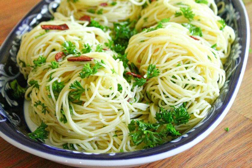 capellini aglio e olio with parsley, ready to be served.