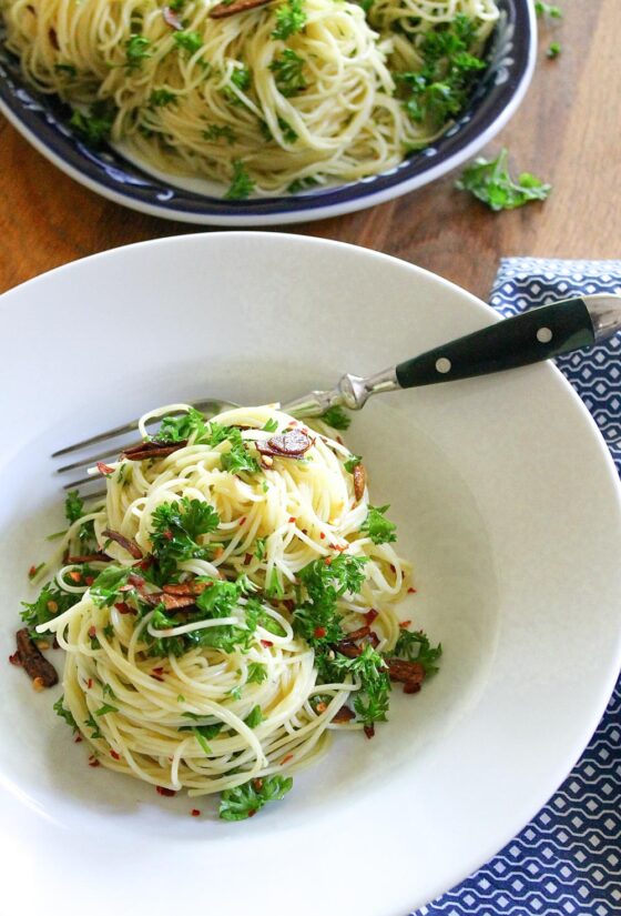 Pasta con ajo y aceite de oliva Aglio e olio + VIDEO Enri Lemoine