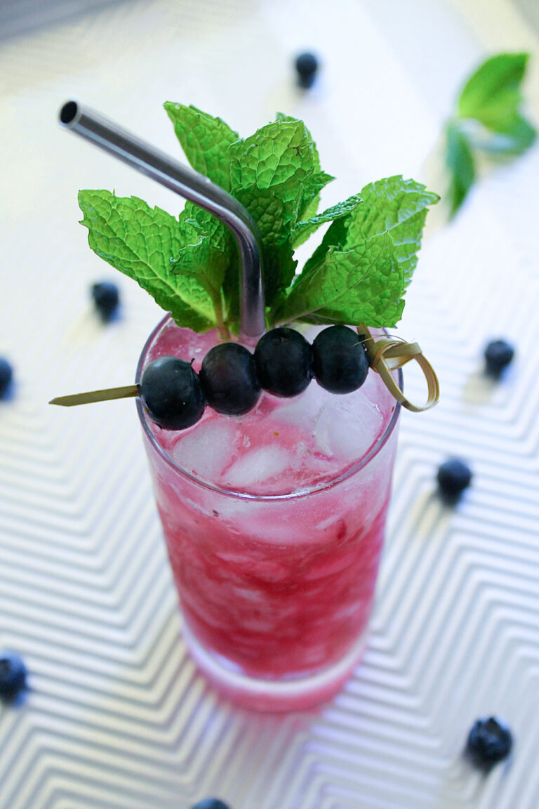 Blueberry lavender mojito