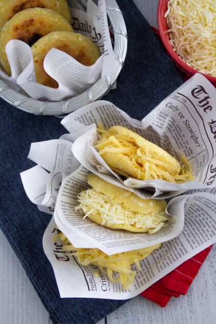 Enriched arepas stuffed with cheese.