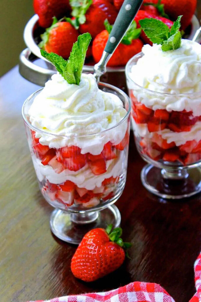 strawberries with goat cheese mousse by enrilemoine