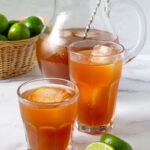 Jarra y vasos con papelón con limón, by enrilemoine.