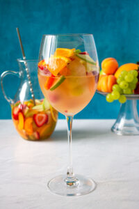 sangría blanca,sangría de vino blanco,receta de sangría blanca,cómo hacer sangría blanca,cómo hacer sangría de vino blanco,sangría blanca de verano