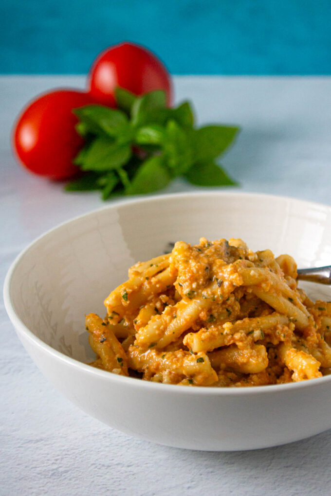 Bowl of pasta casarecce with pesto alla Trapanese, by enrilemoine.