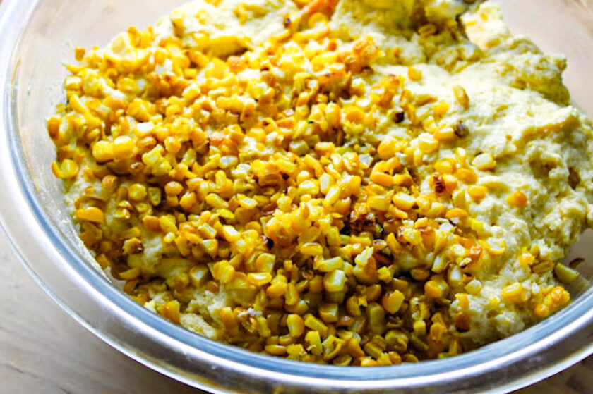 A bowl with grilled corn in it, by enrilemoine.
