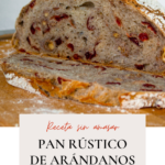 Receta fácil de pan campesino de arándanos y nueces sin amasar.