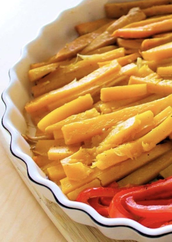 A pie dish with roasted veggies on it, by enrilemoine.