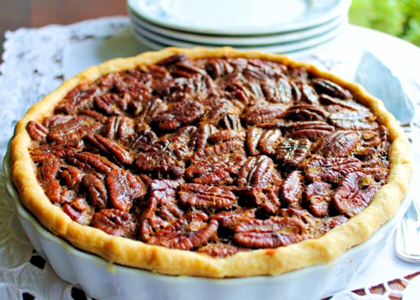 Pecan pie in a pie dish by enrilemoine.