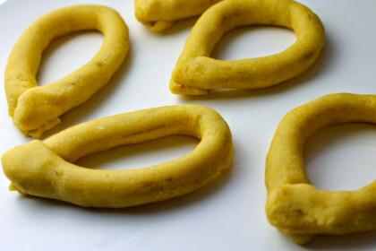 Mandocas de plátanos listas para freír.