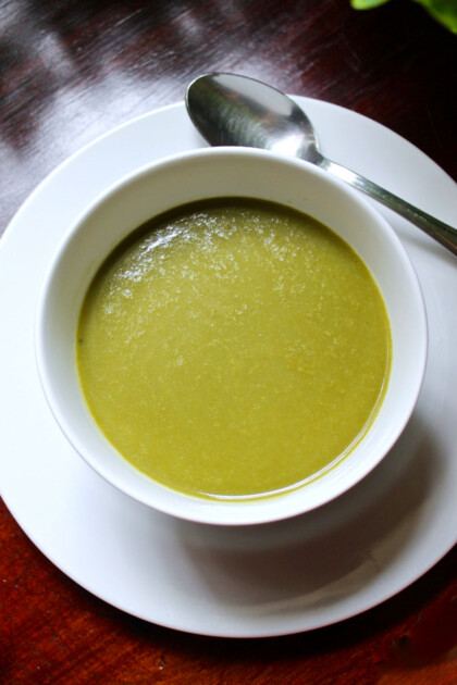 A bowl of spinach soup.