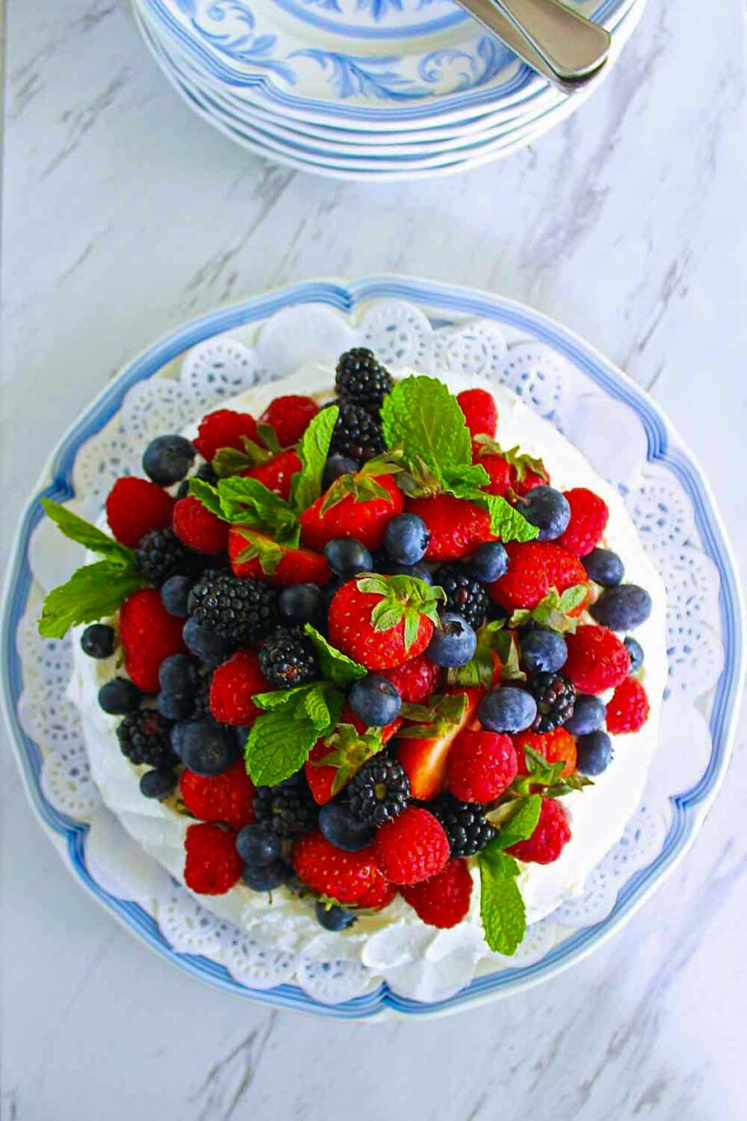 pavlova de frutas del bosque,receta de pavlova de frutos rojos,receta de pavlova de frutas del bosque,receta infalible de pavlova de frutos rojos,receta infalible de pavlova de frutos del bosque,cómo hacer pavlova