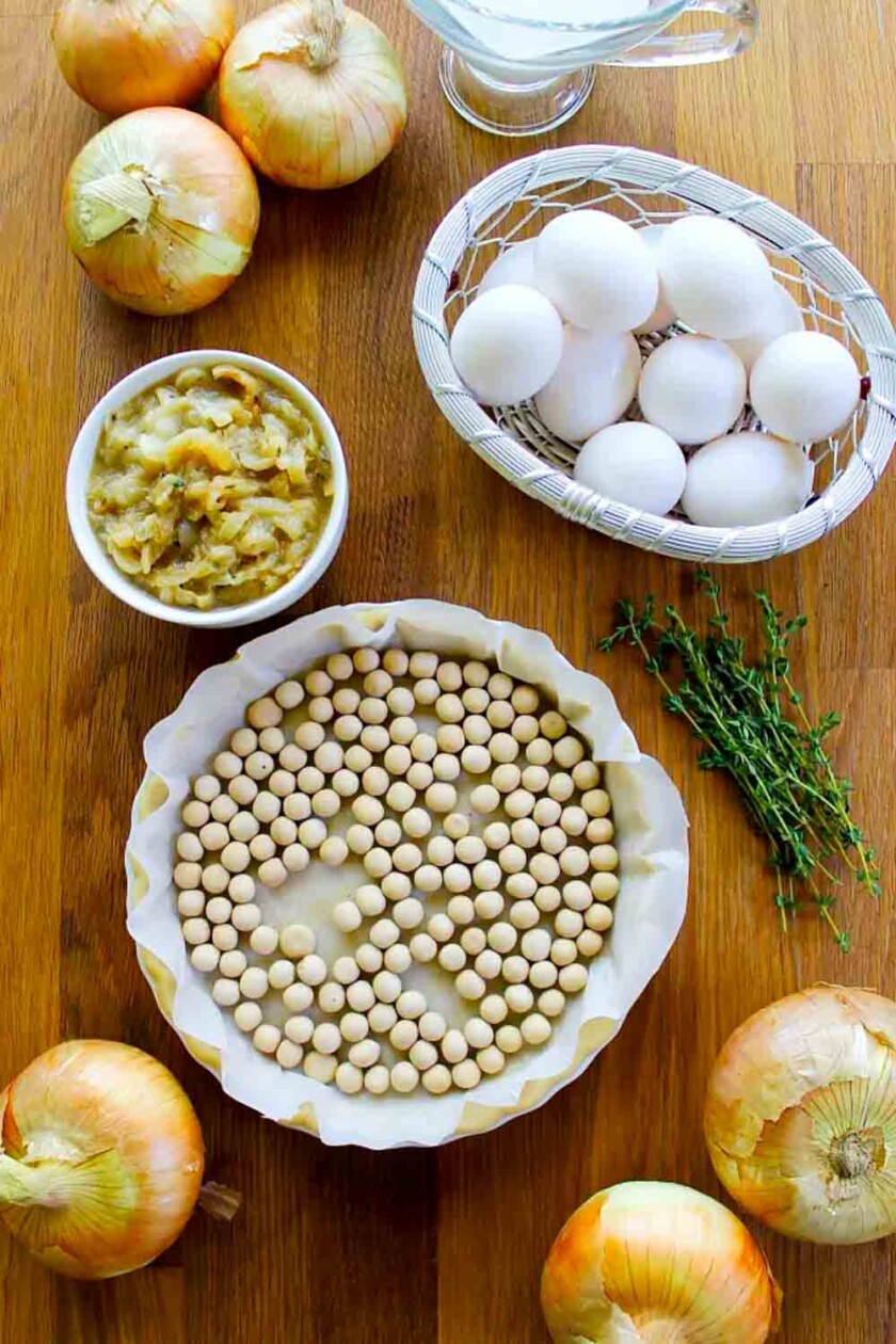 quiche de cebollas vidalia,quiche de cebollas caramelizadas,receta de quiche de cebollas vidalia con tomillo,receta de quiche de cebolla,quiche de cebollas vidalia caramelizadas con tomillo,cómo hacer quiche de cebollas caramelizadas